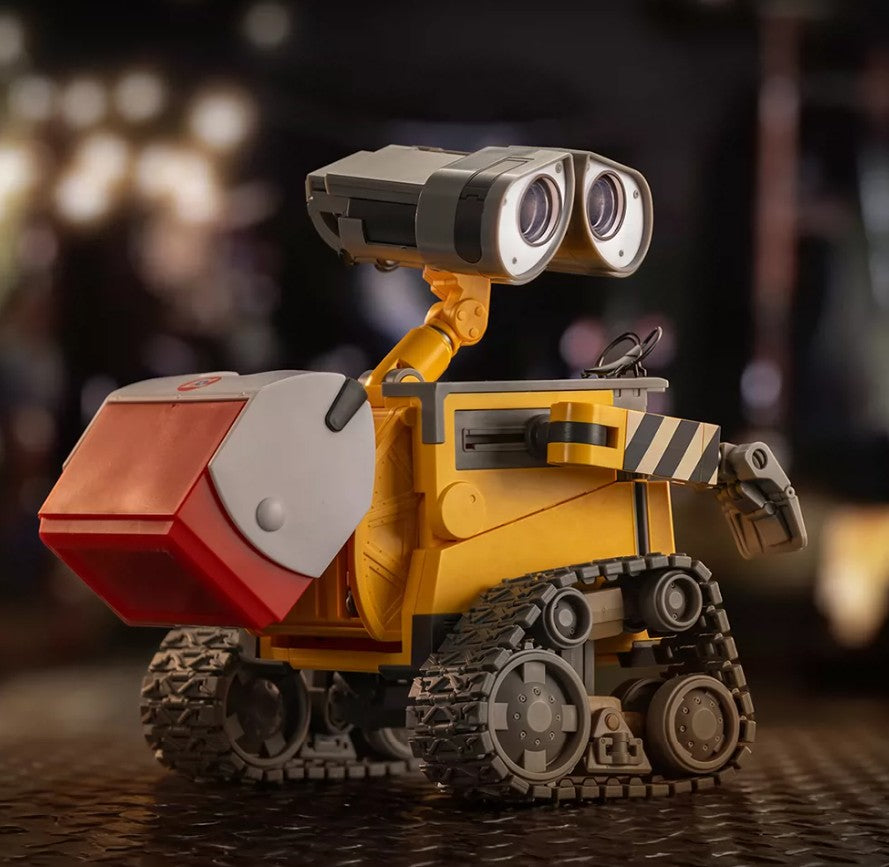 WALL·E Model Kit – 15cm Poseable Collectible Figure with Accessories